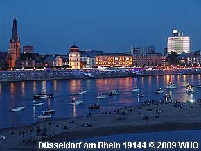 Rheinschifffahrt 30-Party an Bord bei Dsseldorf am Rhein